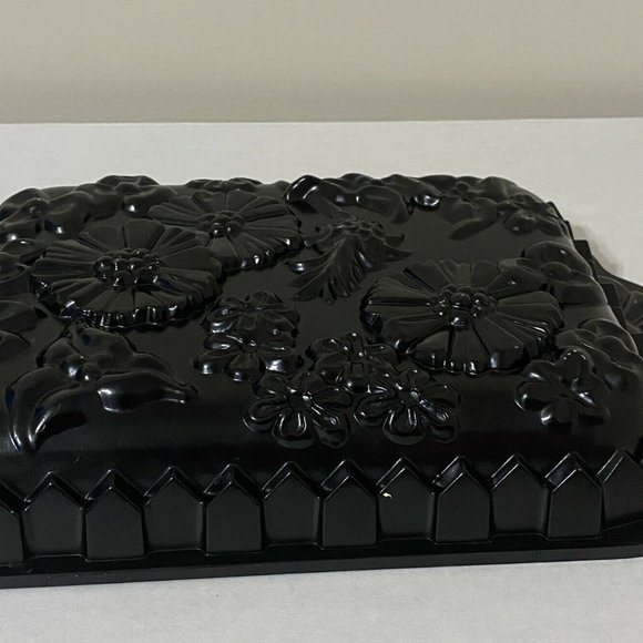 Nordic Ware Cast-Aluminum Wildflower Cake Pan - Picture 3 of 3
